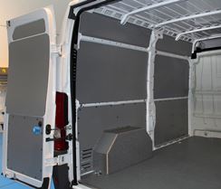 02_Ducato s pultom iz marmoriranega lesa